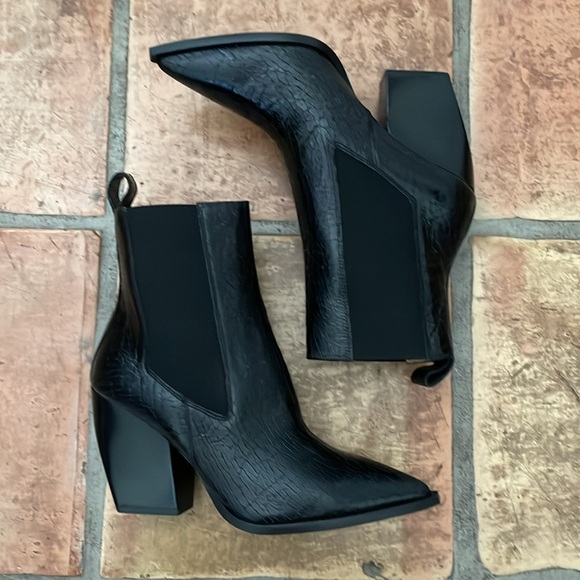 New ALLSAINTS Ria Black Size 11 Leather Croc Embossed Ankle Boots MSRP$379 - Picture 2 of 12